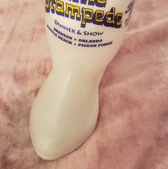 Dolly Parton's Dixie Stampede 2007 2PC Collector's Items - Picture 3 of 14